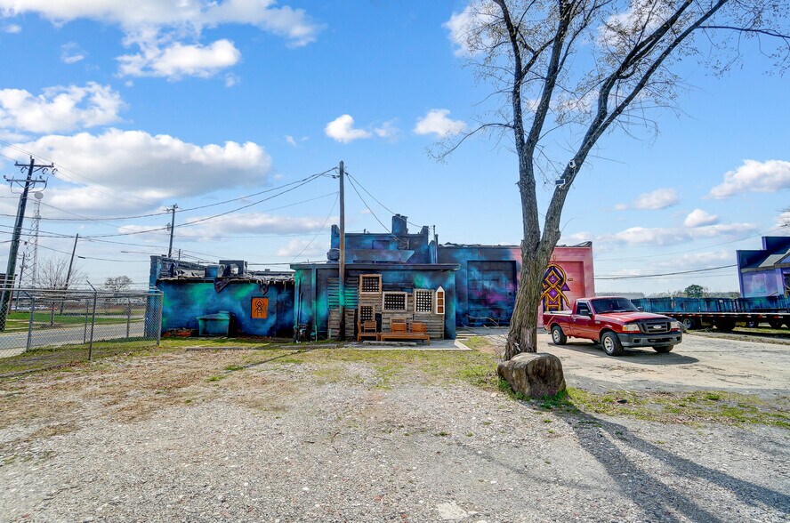 More Photos Of 1725 N Tryon St N, Charlotte Freestanding For Sale