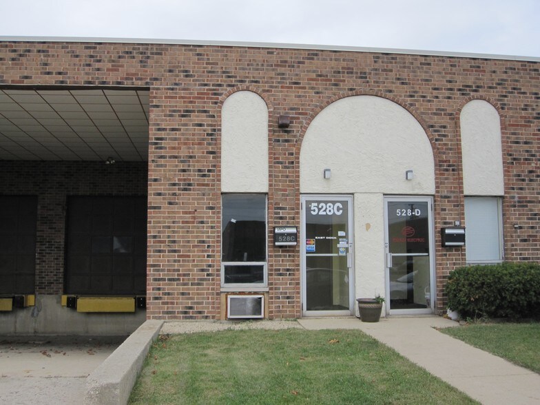 More Photos Of 528-532 Morse Ave, Schaumburg Warehouse For Lease