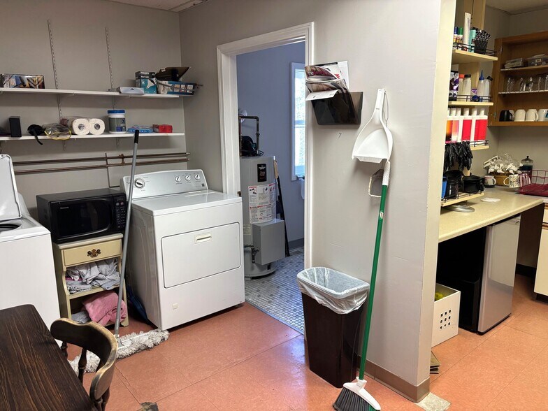 More Photos Of 1369 Southford Rd, Southbury General Retail For Sale