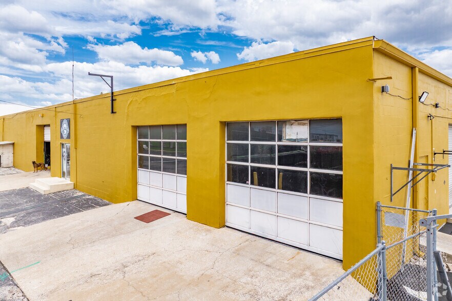 More Photos Of 5144-5158 US Highway 19, New Port Richey Storefront For Lease