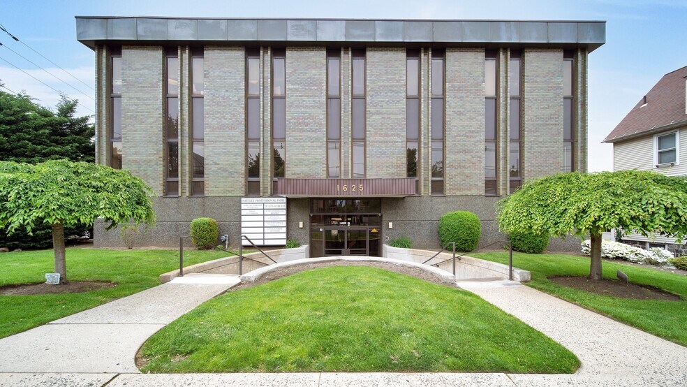 More Photos Of 1625 Anderson Ave, Fort Lee Medical For Lease