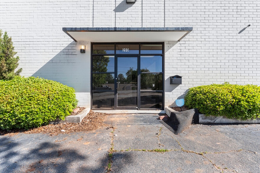More Photos Of 203 Rio Cir, Decatur Light Distribution For Lease