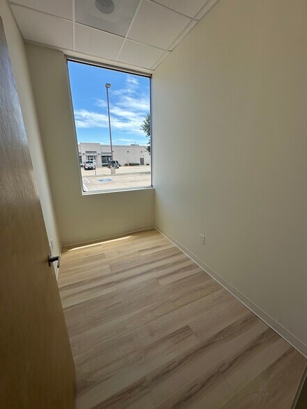 More Photos Of 8303 N Stemmons Fwy, Dallas General Retail For Sale