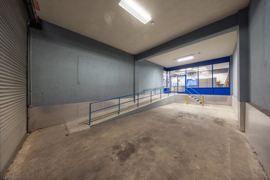 More Photos Of 91-26 Archer Ave, Jamaica Showroom For Lease