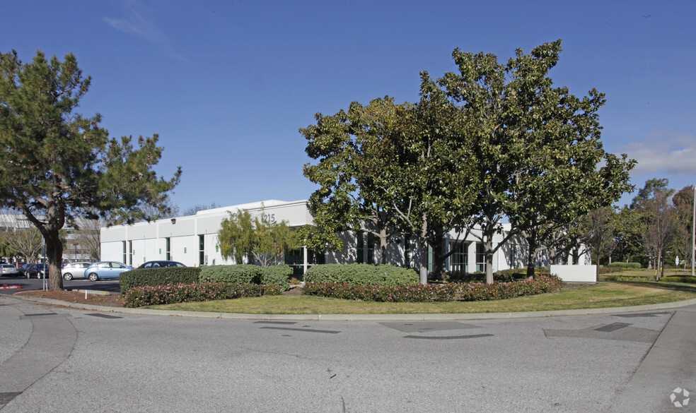 Primary Photo Of 1215 Bordeaux Dr, Sunnyvale Light Manufacturing For Lease