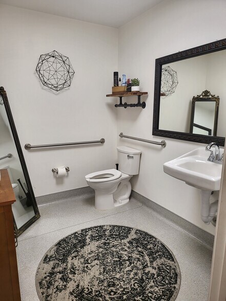 More Photos Of 7451 Monterey St, Gilroy Storefront Retail Office For Sale