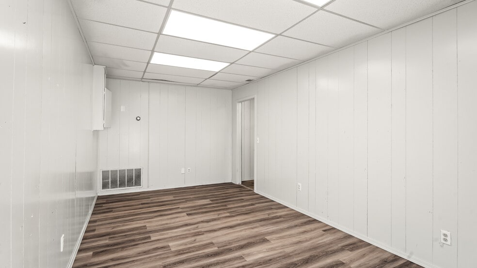 More Photos Of 8720 S Penn Ave, Oklahoma City Office For Sale