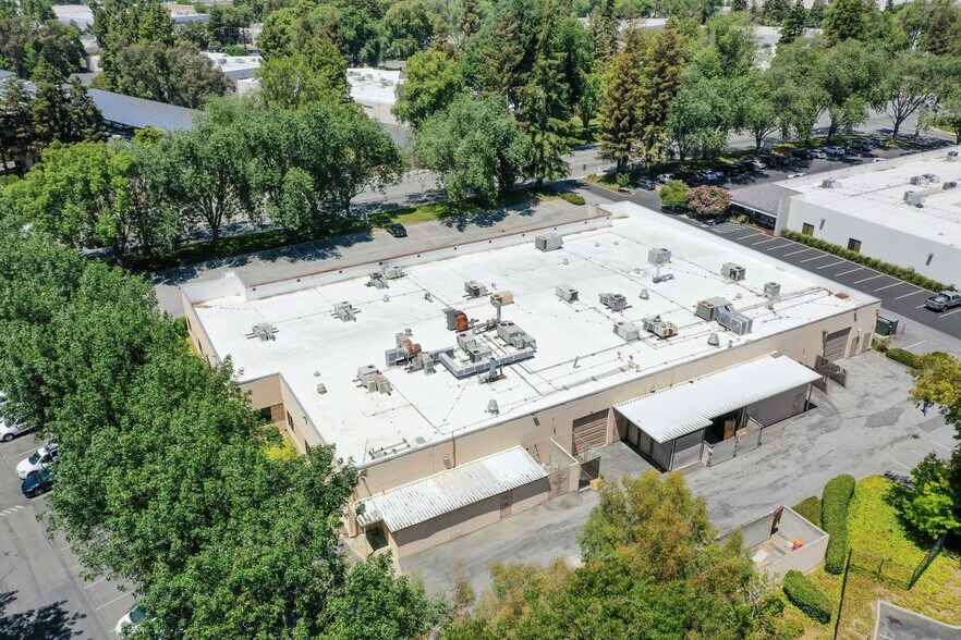 More Photos Of 118-122 Charcot Ave, San Jose Flex For Lease