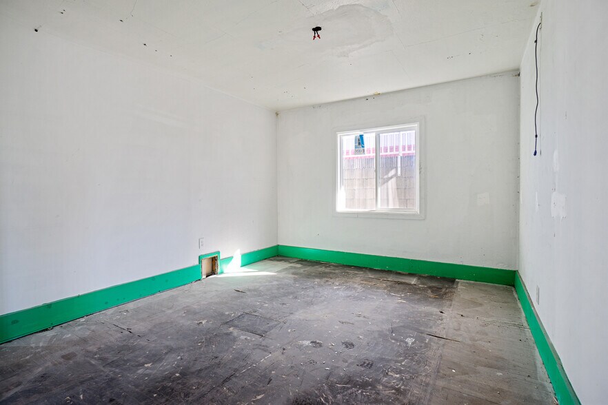 More Photos Of 1139 W 17th St, Santa Ana Freestanding For Lease