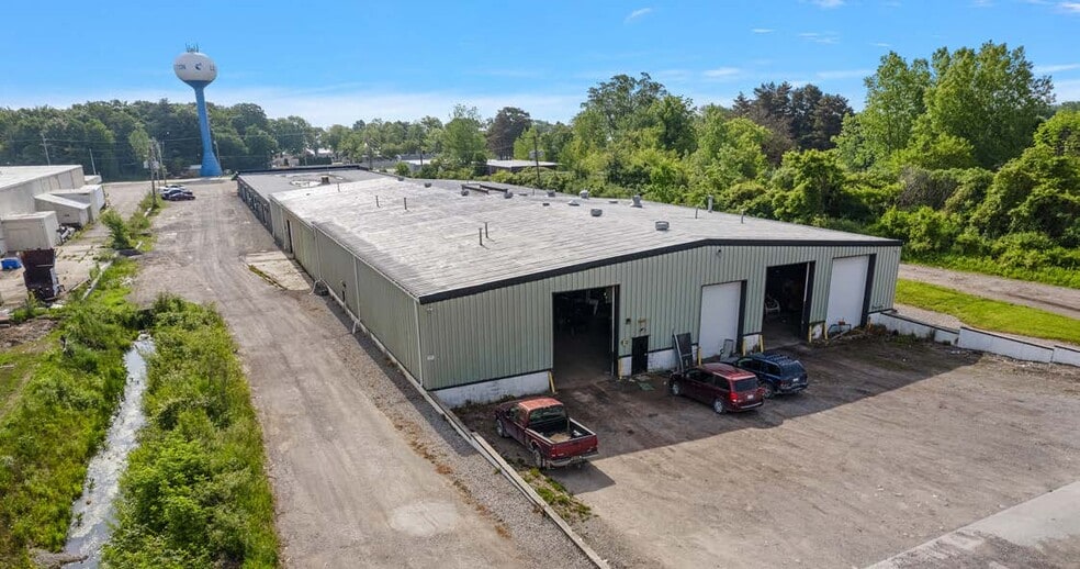More Photos Of 5160 Lakeshore Rd, Lexington Warehouse For Lease