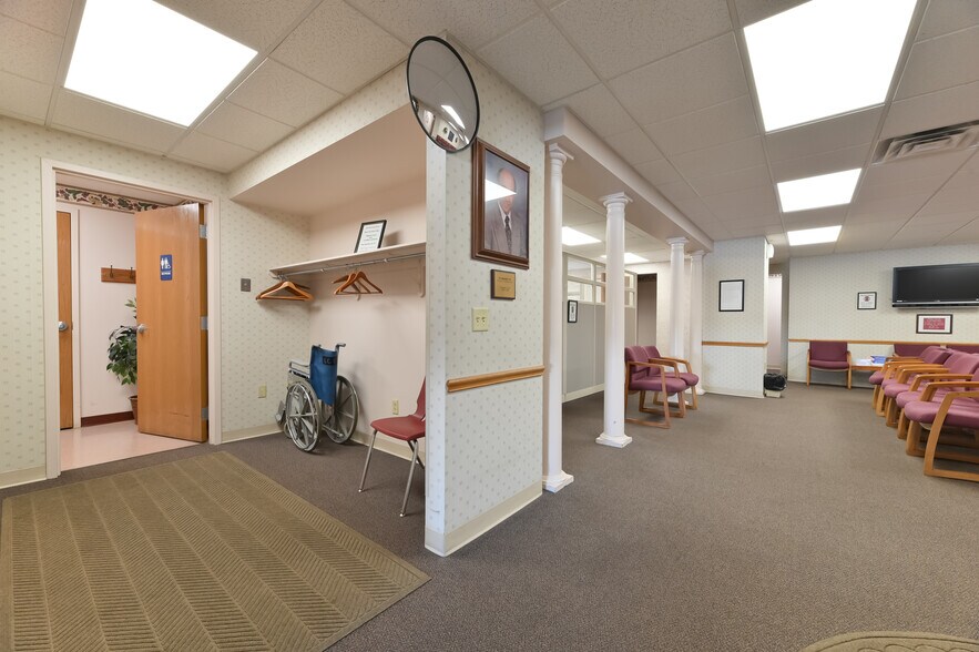 More Photos Of 508-512 N Jefferson st, New Castle Medical For Sale