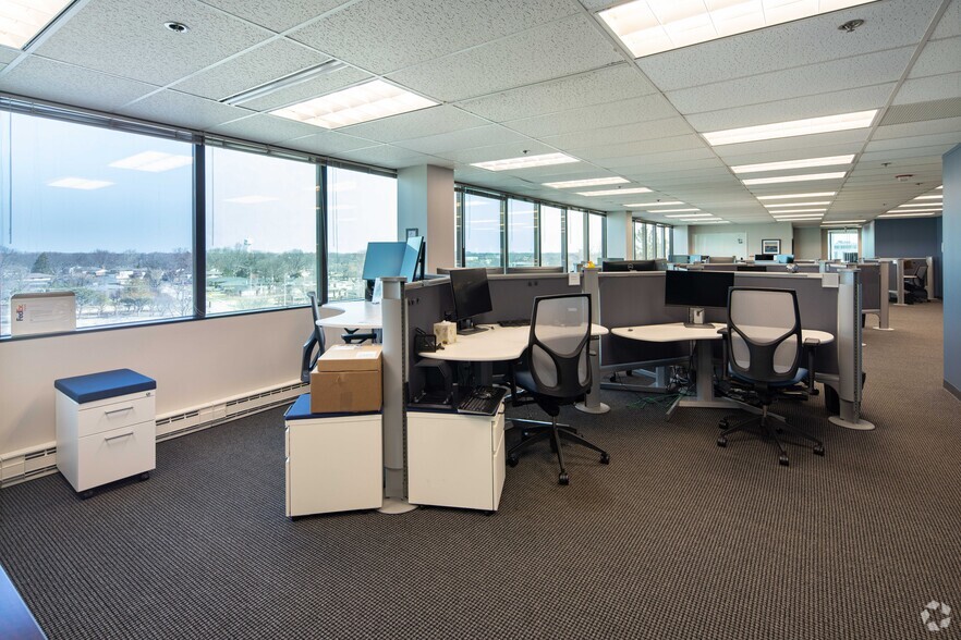 More Photos Of 3601 Algonquin Rd, Rolling Meadows Office For Lease
