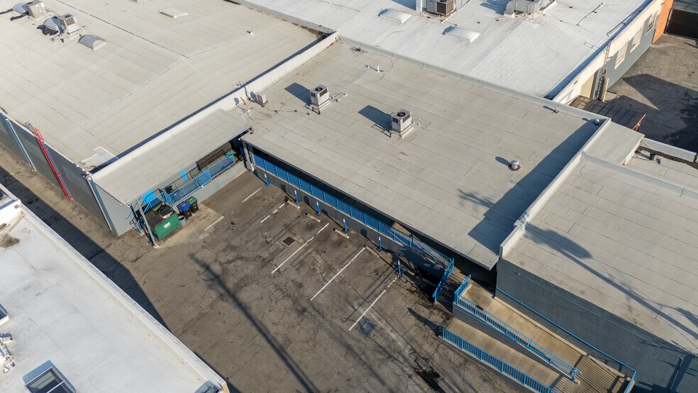 More Photos Of 315 S Flower St, Burbank Warehouse For Lease