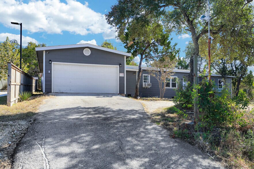 More Photos Of 1016 E Borgfeld Dr, San Antonio Flex For Sale