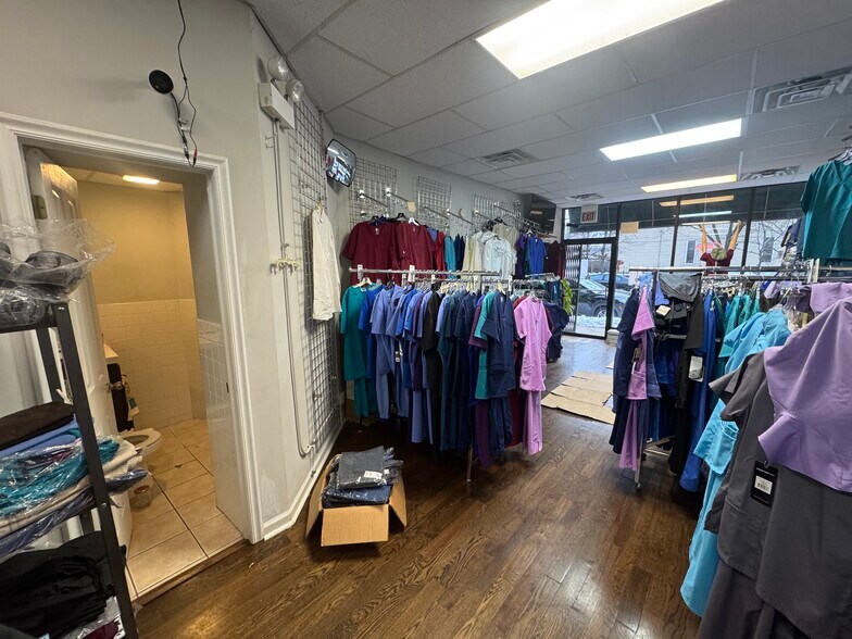 More Photos Of 1022 Leland Ave, Chicago General Retail For Lease