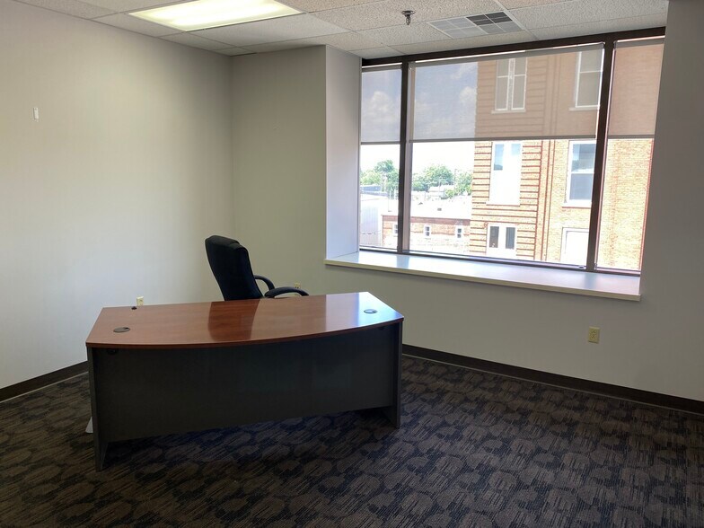 More Photos Of 165 W Center St, Marion Medical For Lease