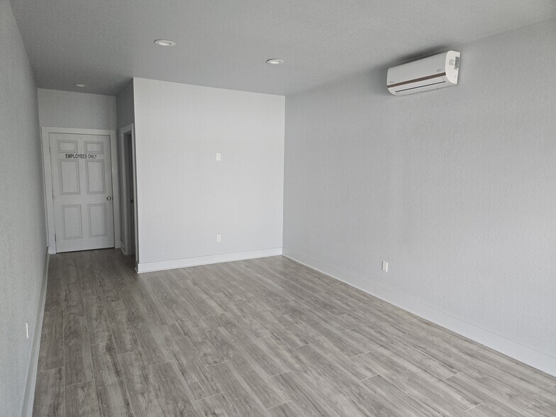 More Photos Of 171 Kestrel Dr, Spring Branch Light Distribution For Lease