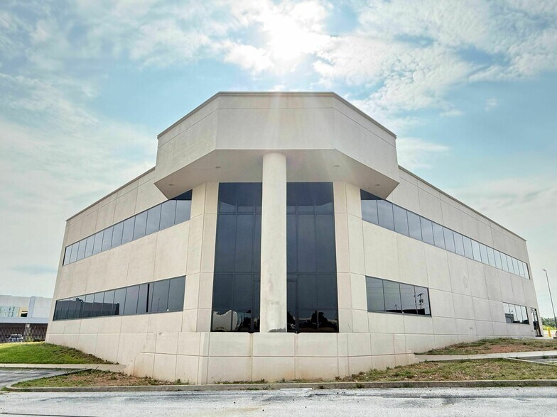 More Photos Of 2929 N Eastgate Ave, Springfield Office For Lease