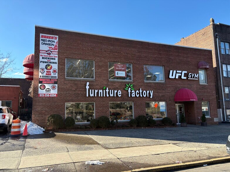 More Photos Of 498 Main St, Orange Office For Lease