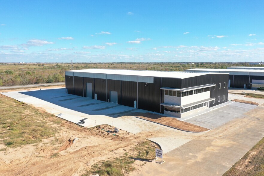 More Photos Of 3048 Venergy Dr, Brookshire Warehouse For Lease