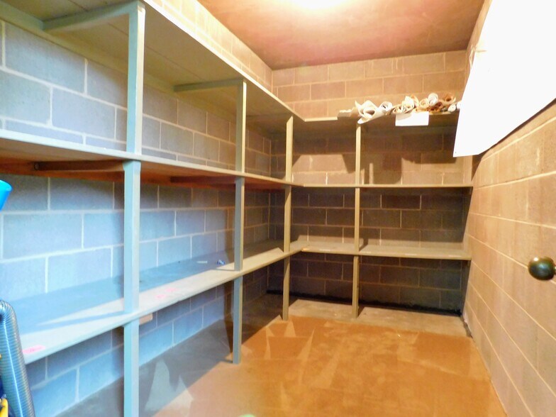 More Photos Of 720 SW F Ave, Lawton Manufacturing For Sale