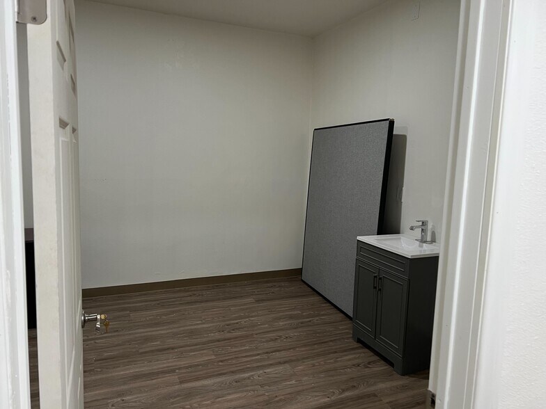 More Photos Of 1761 W Romneya Dr, Anaheim Medical For Lease