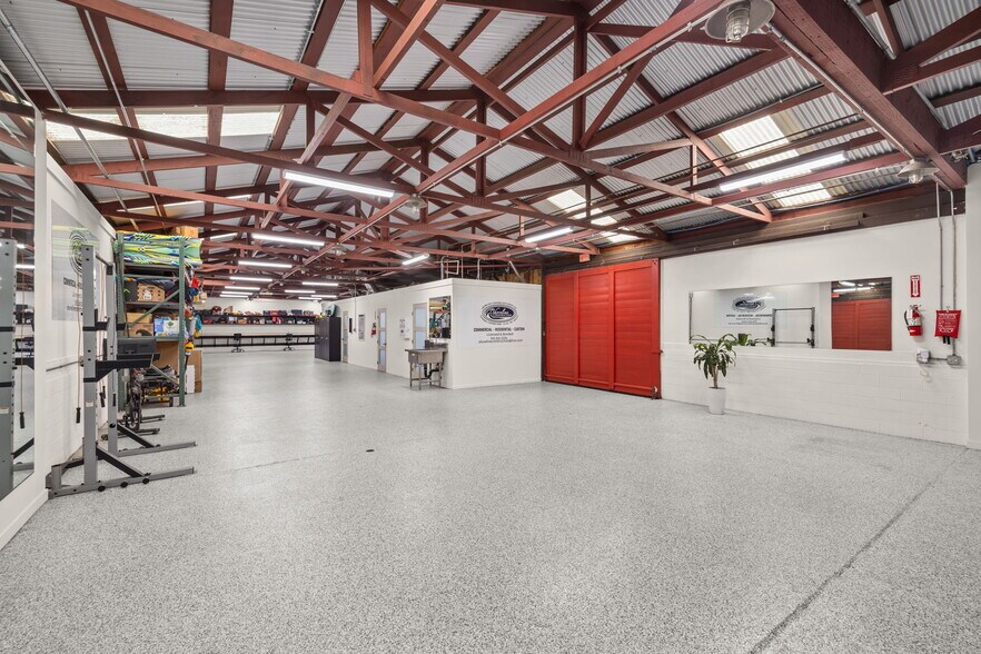 More Photos Of 133 Sunnyway Dr, Ventura Warehouse For Lease