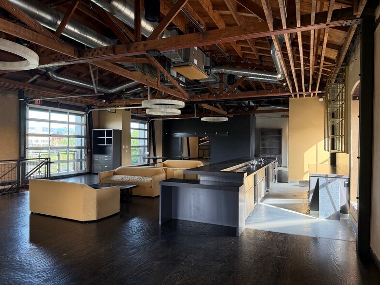 More Photos Of 920-930 3rd St, Napa Flex For Lease