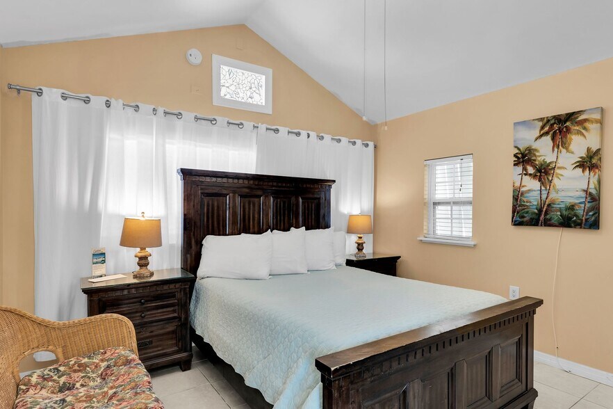 More Photos Of 243 61st St, Marathon Hotel For Sale