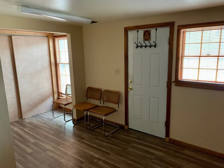 More Photos Of 91 Green St, Huntington Office Residential For Sale