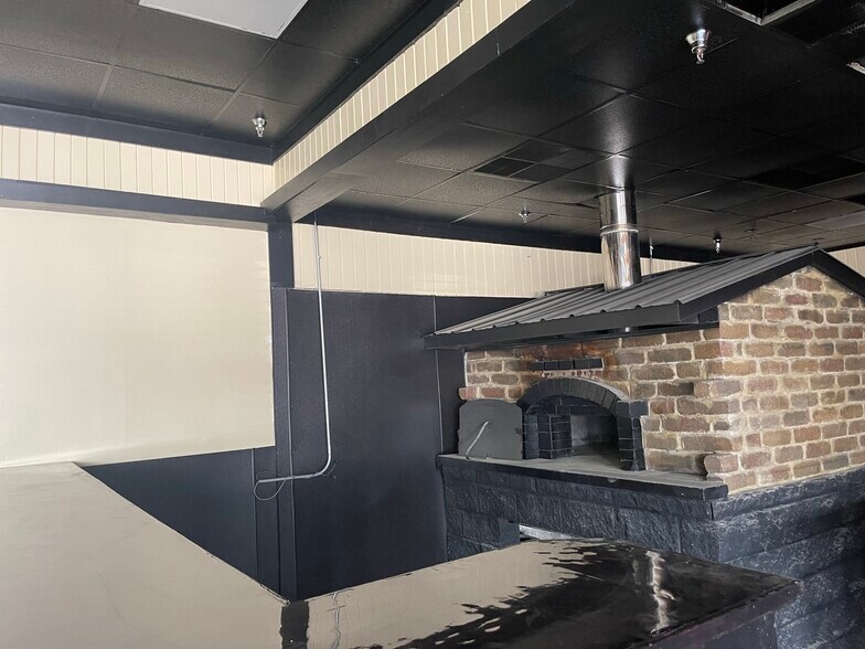 More Photos Of 1423 E Mound Rd, Decatur General Retail For Sale