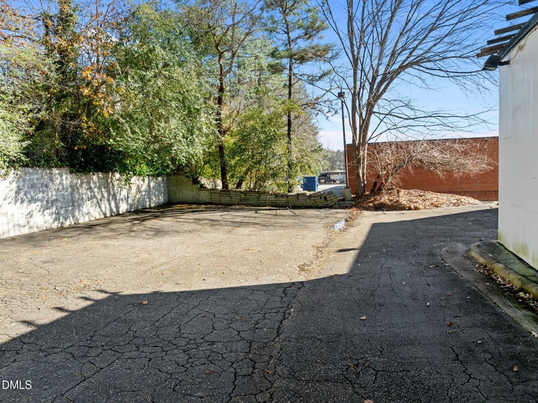 More Photos Of 1665 N Market Dr, Raleigh Light Manufacturing For Lease