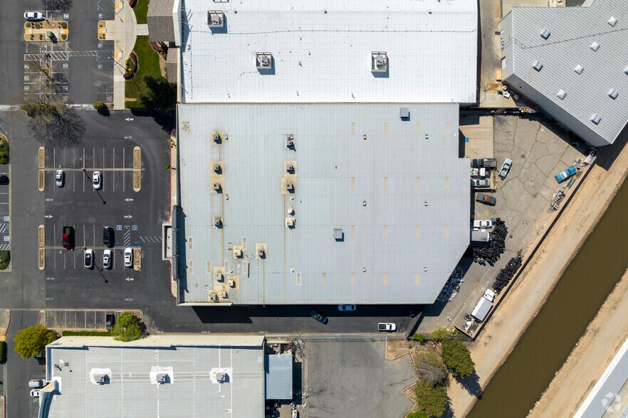 More Photos Of 4224 W Shaw Ave, Fresno Freestanding For Lease