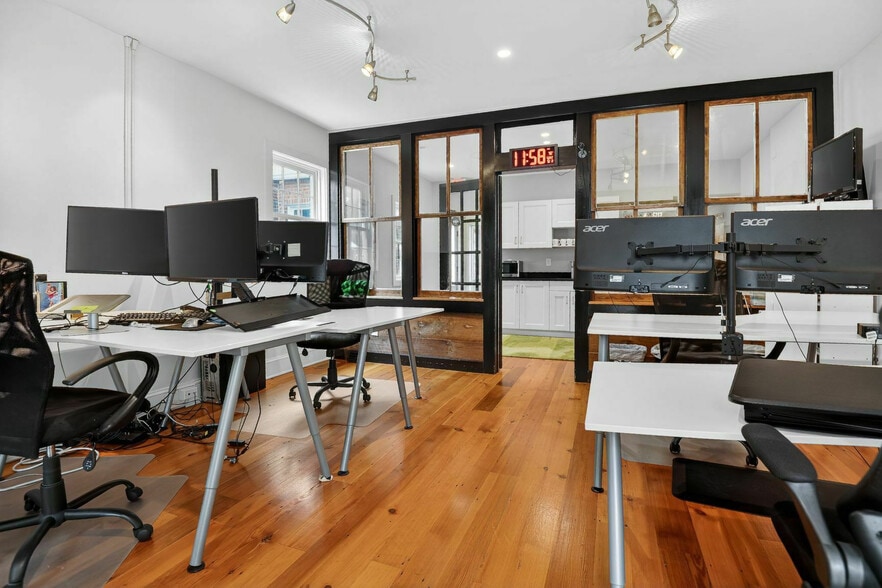 More Photos Of 110 S Columbus St, Alexandria Storefront Retail Office For Sale
