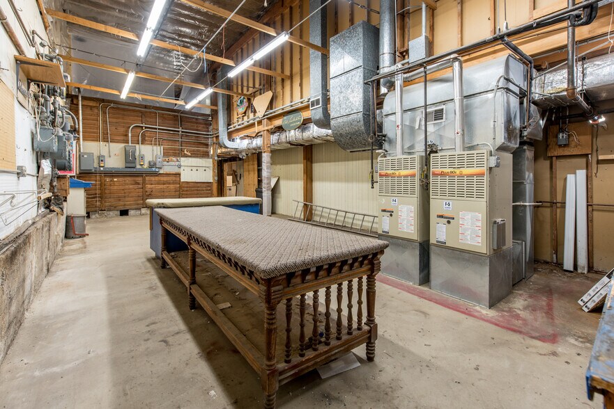 More Photos Of 405 Broadway St, Alexandria Storefront For Sale