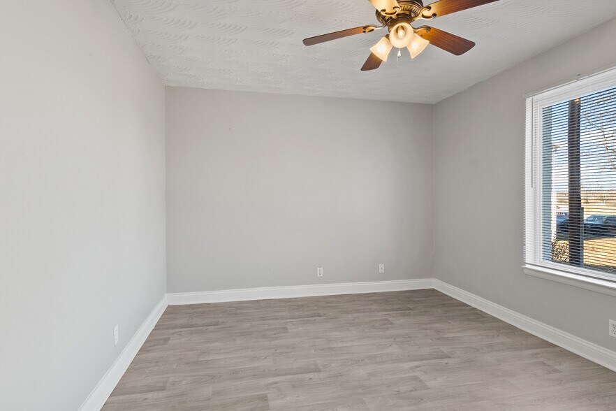 More Photos Of 1001 W 9th St, Russellville Apartments For Sale