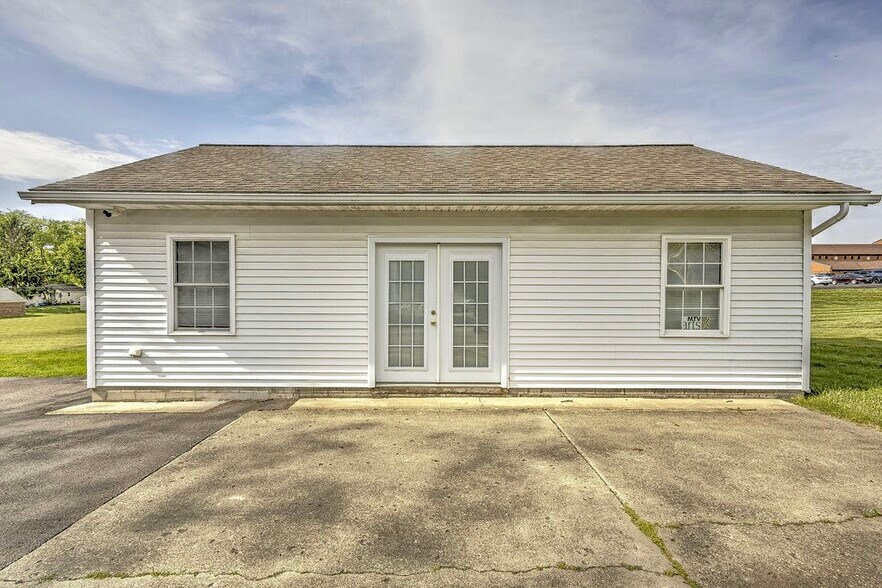 More Photos Of 719 Coshocton Ave, Mount Vernon Office For Sale