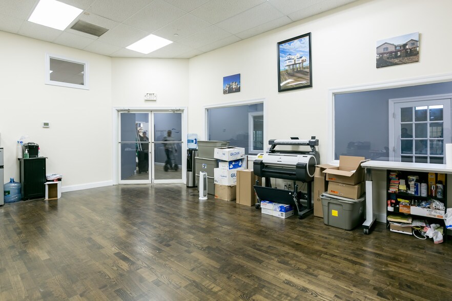 More Photos Of 132 N Wellwood Ave, Lindenhurst Storefront Retail Office For Sale