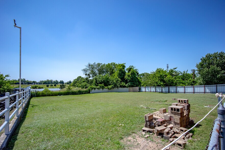 More Photos Of 6209 S Shields Blvd, Oklahoma City Manufacturing For Sale