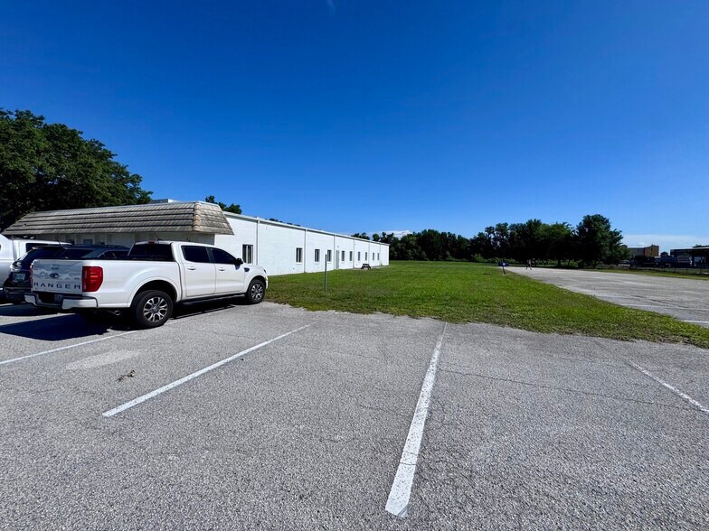More Photos Of 2915 Parkway st, Lakeland Office For Lease