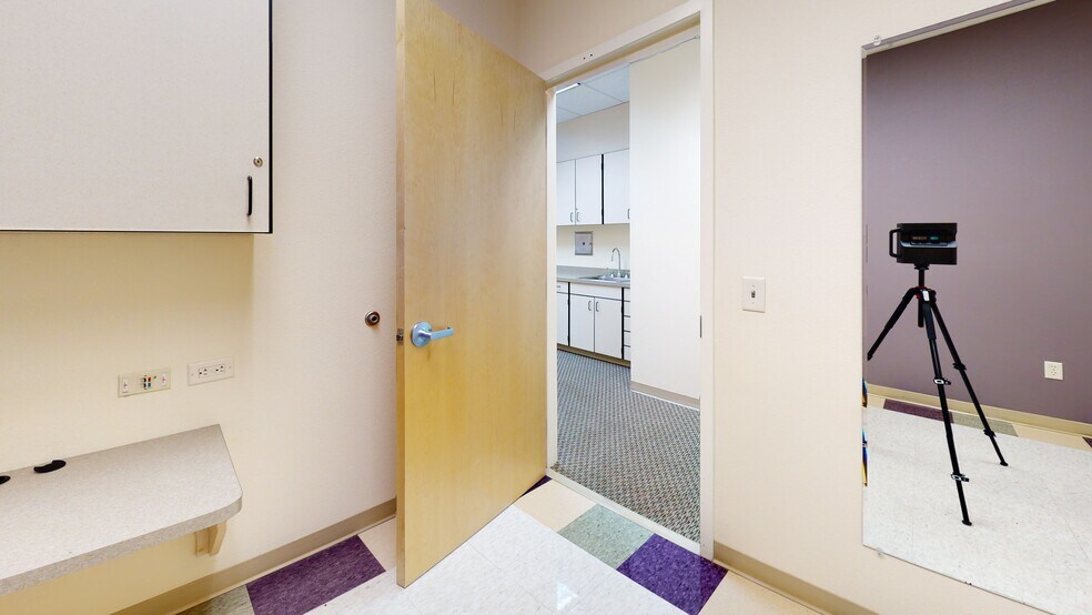 More Photos Of 693 Ray J. Glatt Cir, Woodburn Medical For Sale