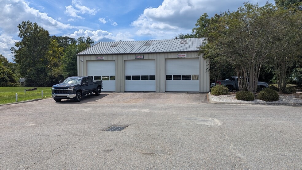 More Photos Of 5311 Castle Hayne Rd, Castle Hayne Flex For Lease