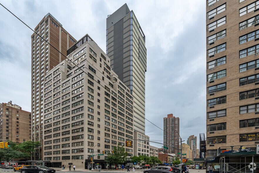 More Photos Of 1489 2nd Ave, New York Apartments For Sale
