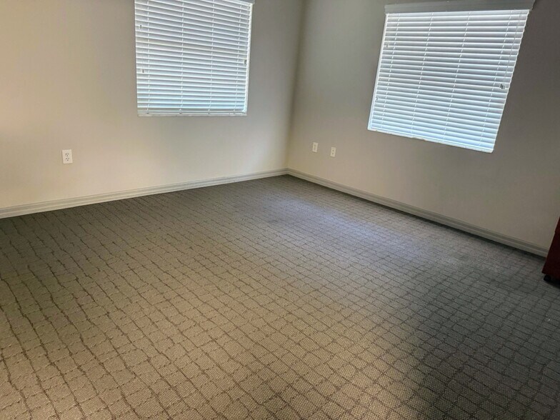 More Photos Of 1034 16th St N, Saint Petersburg Medical For Lease