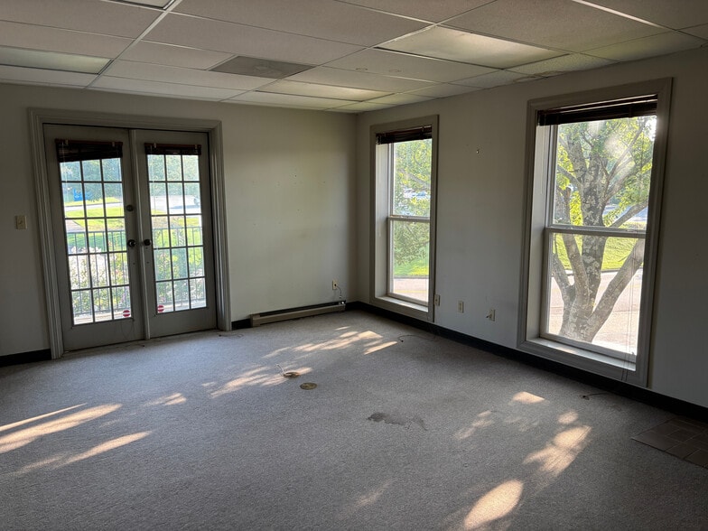 More Photos Of 310 Executive Ct, Little Rock Office For Sale