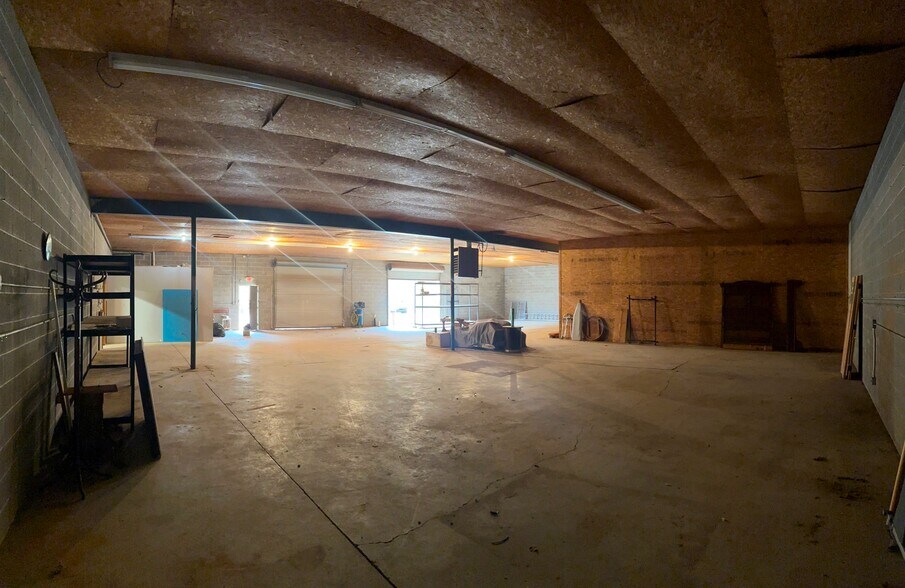 More Photos Of 9151-9157 Hazelbrand Rd, Covington Industrial For Lease