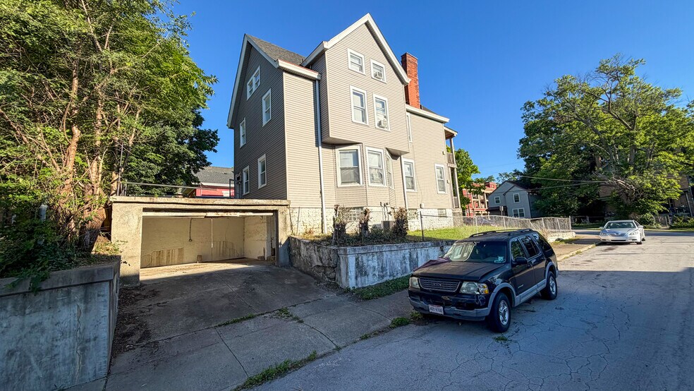 More Photos Of 275 McCormick Pl, Cincinnati Apartments For Sale