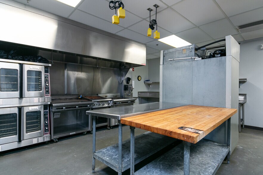 More Photos Of 1632 McCain Ln, Manhattan Sorority Fraternity House For Sale