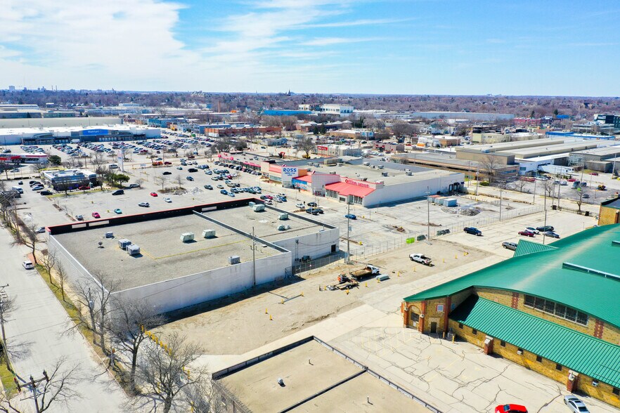 More Photos Of 320-380 E Capitol Dr, Milwaukee Unknown For Lease