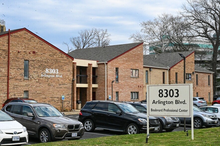 Primary Photo Of 8303 Arlington Blvd, Fairfax Medical For Sale